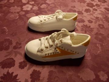 (11) - baskets femme p.38 blanc orange - neuves - bestelle - beschikbaar voor biedingen