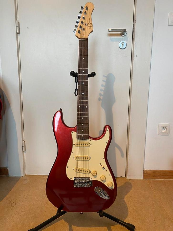 Stratocaster - Ray Guitars, Muziek en Instrumenten, Snaarinstrumenten | Gitaren | Elektrisch, Zo goed als nieuw, Hollow body, Overige merken