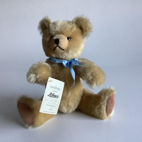 Schuco Tricky beer met muziek en certificaat, Verzamelen, Beren en Cherished Teddies, Nieuw, Stoffen beer, Overige merken, Ophalen of Verzenden
