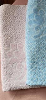 Handdoeken badlakens spons 1x blauw, 1x roze afm:1m60x96cm, Huis en Inrichting, Ophalen of Verzenden, Gebruikt, Blauw, Handdoek