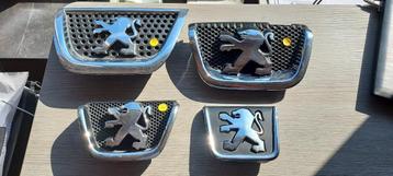 4 Peugeot emblemen beschikbaar voor biedingen