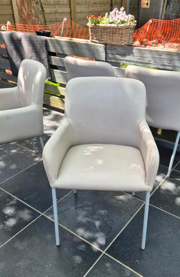 4 zware keukenstoelen beschikbaar voor biedingen
