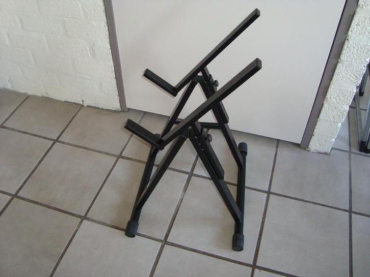 Hamilton KB 60A versterker standaard (nieuw, 20241006), Muziek en Instrumenten, Standaarden, Nieuw, Instrumentstandaard, Gitaar