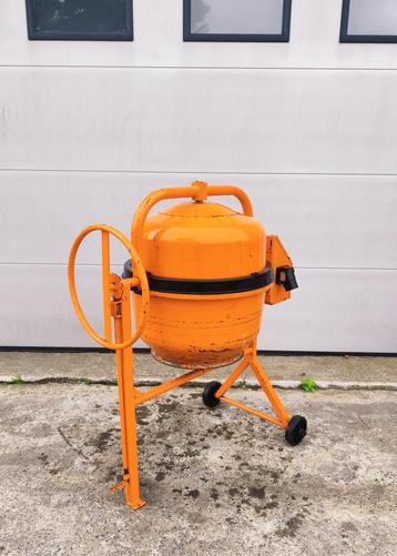 Zeer propere betonmolen beschikbaar voor biedingen