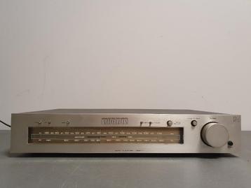 Luxman T-4 AM-FM Stereo Tuner