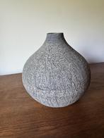 Metalen siervaas, Enlèvement