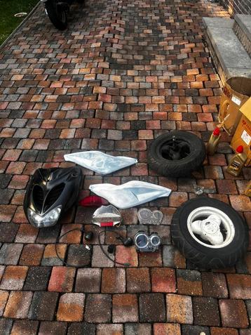 Aerox onderdelen en peugeot tkr wielen, Enlèvement, Comme neuf