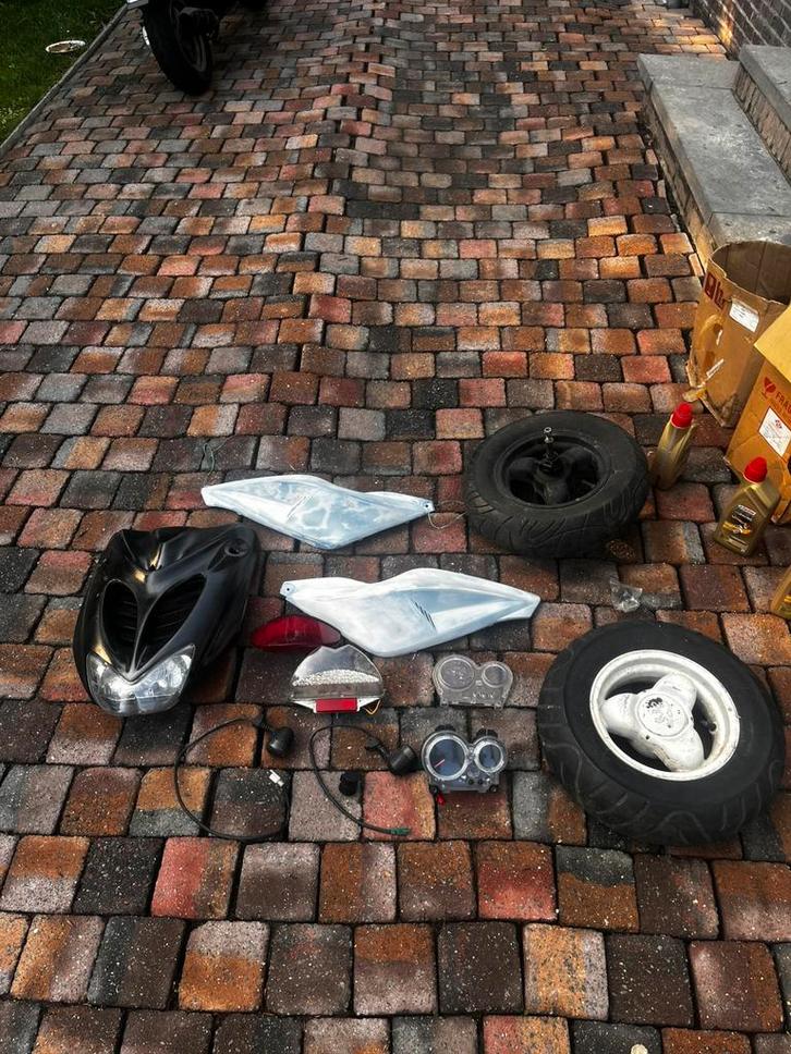Aerox onderdelen en peugeot tkr wielen, Fietsen en Brommers, Brommeronderdelen | Algemeen, Zo goed als nieuw, Ophalen