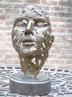 bronzen beeld van een gezicht gesigneerd DALI op marmer., Ophalen, Brons