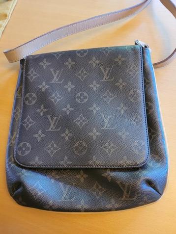 bruine handtas beschikbaar voor biedingen