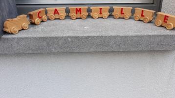 Houtentreintje. beschikbaar voor biedingen