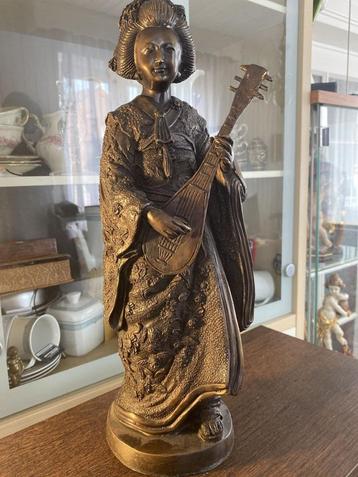 bronzen Geisha  met Luit-Pipa , Edo-periode (1603-1868) beschikbaar voor biedingen