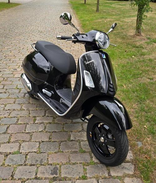 Te koop: Vespa GTS SuperTech 125 – Zwart, Motoren, Motoren | Piaggio, Particulier, Scooter, Minimaal motorrijbewijs A1, ABS, Ophalen