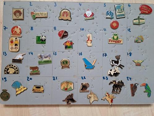 Pin's pins bij de doos zie foto's en nieuws/lees de aankondi, Verzamelen, Speldjes, Pins en Buttons, Ophalen of Verzenden