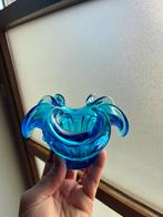 Vase vide poche, Enlèvement