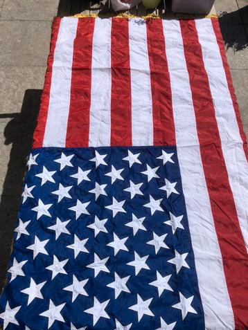Amerikaanse vlag beschikbaar voor biedingen