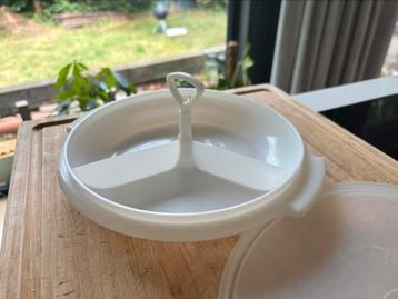 Tupperware serveer en bewaar doos beschikbaar voor biedingen