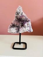 Amethist met kwarts op stand, Verzamelen, Mineralen en Fossielen, Ophalen of Verzenden, Mineraal