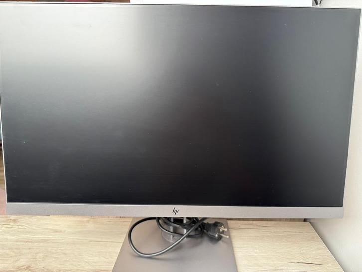 3 HP schermen/monitoren e243, Computers en Software, Monitoren, Gebruikt, DisplayPort, HDMI, VGA, Gaming, In hoogte verstelbaar