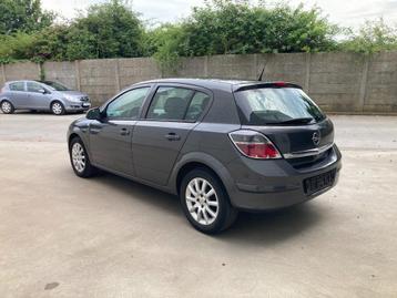 Opel Astra 1.4 essence 2010 avec 96000 km *très bonne* garan