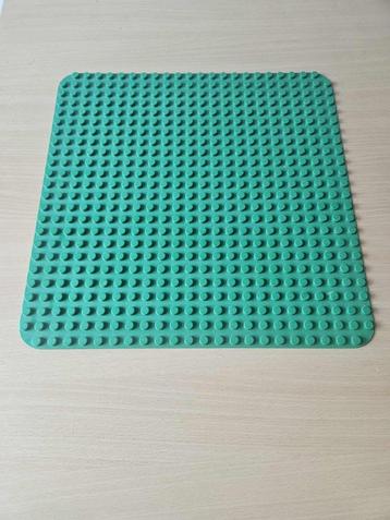 Plaque LEGO DUPLO verte 24  24 – Excellent état beschikbaar voor biedingen
