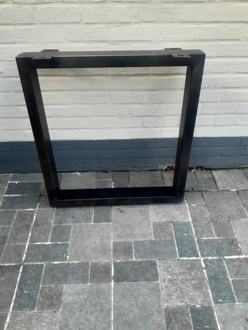 Tafelpoten beschikbaar voor biedingen