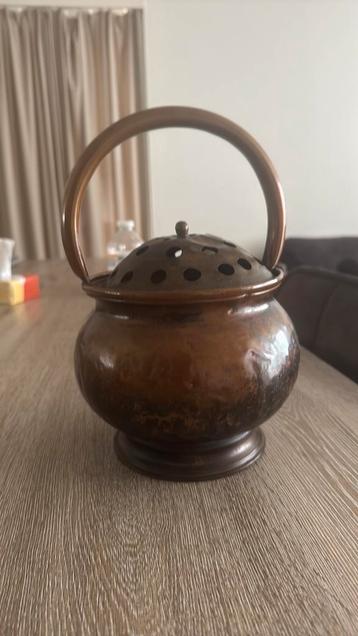 Koperen pot beschikbaar voor biedingen