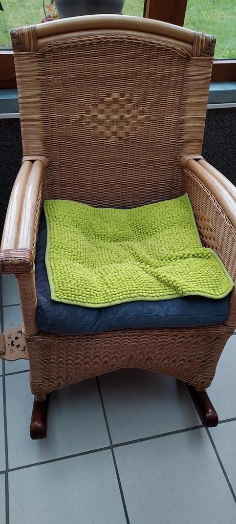 Rotan schommelstoel, Huis en Inrichting, Fauteuils, Zo goed als nieuw, Ophalen