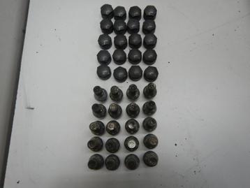 Audi A3 8Y Wielbouten Set + Dopjes Hoogglans grijs beschikbaar voor biedingen