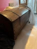 Antieke houten kist met bol deksel, Ophalen