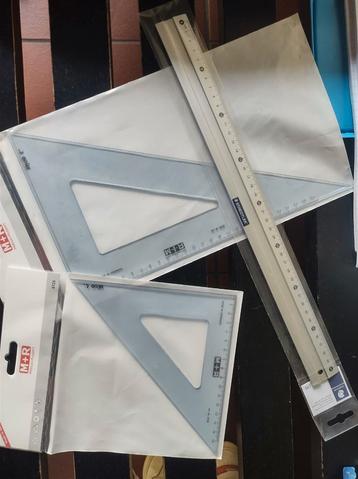 Meetlat 40cm en 2 winkelhaken beschikbaar voor biedingen