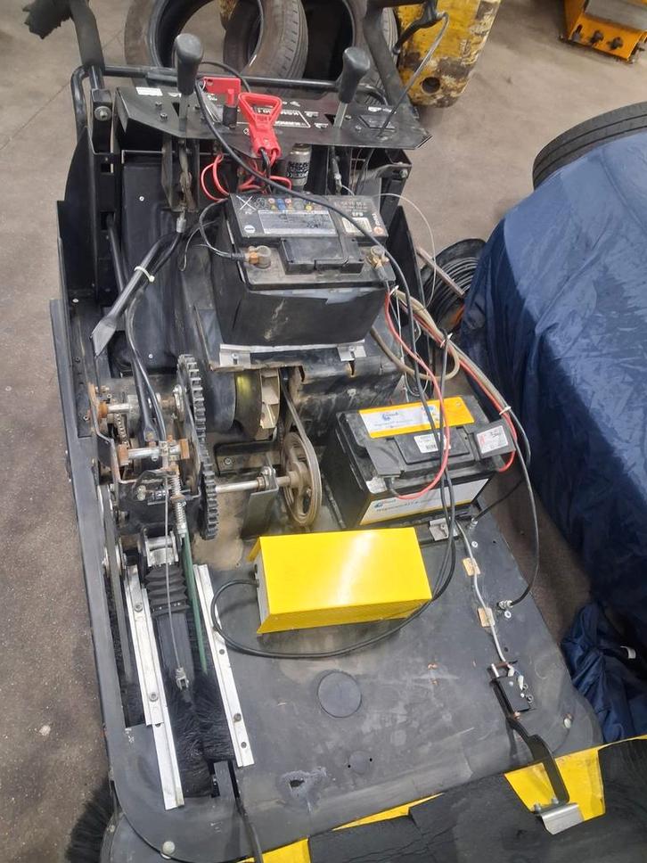 Balayeuse Karcher en très peu d'heures, Bricolage & Construction, Métaux, Enlèvement