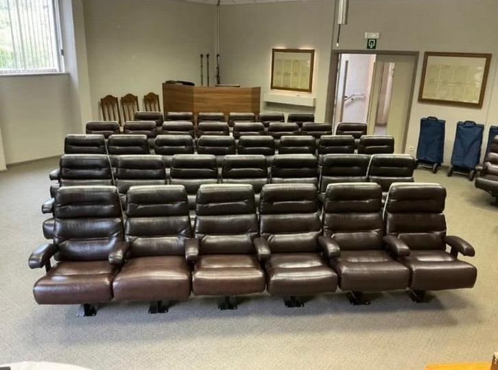 Vintage fauteuils van imitatieleer — home cinema, Huis en Inrichting, Fauteuils, Zo goed als nieuw, Kunststof, Leer, Metaal, 50 tot 75 cm