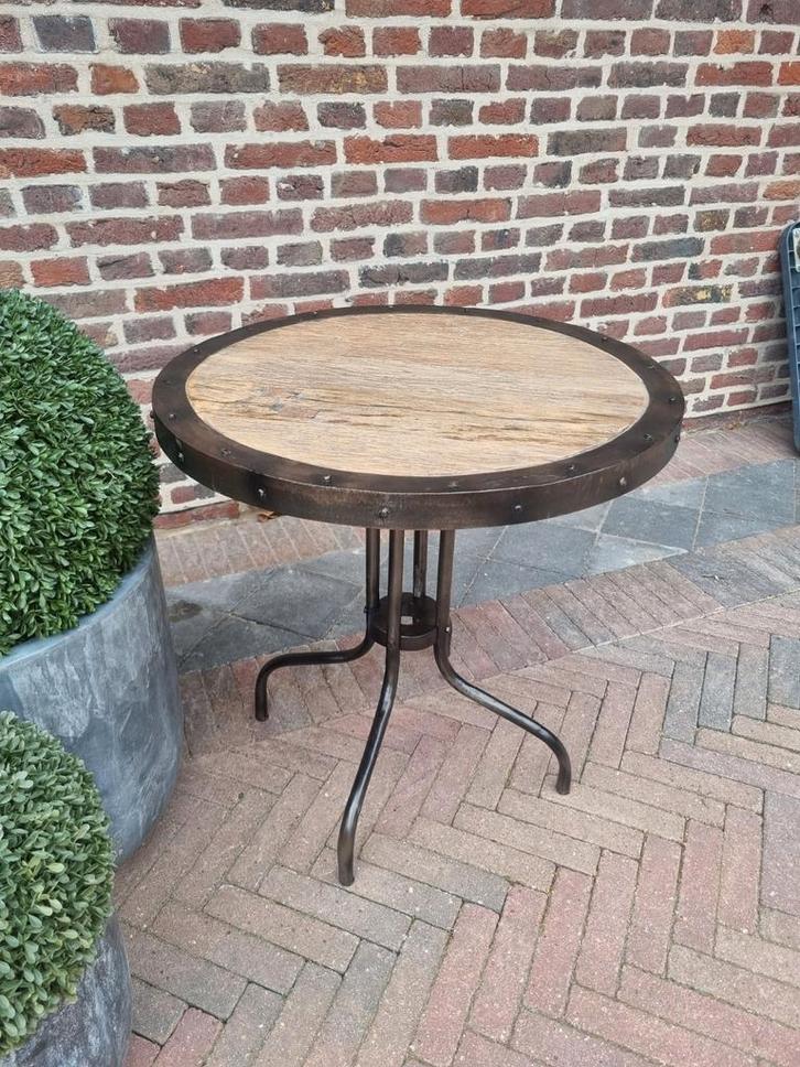 Table d'appoint en teck, Maison & Meubles, Tables | Tables d'appoint, Comme neuf, Enlèvement ou Envoi