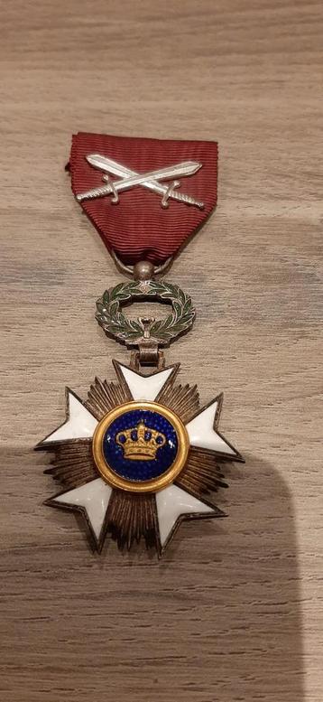 Médaille d'officier de l'Ordre de la Couronne, Enlèvement