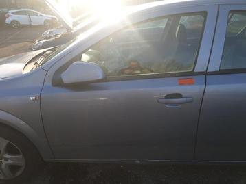 Portier 4Deurs links-voor van een Opel Astra (Z163) beschikbaar voor biedingen
