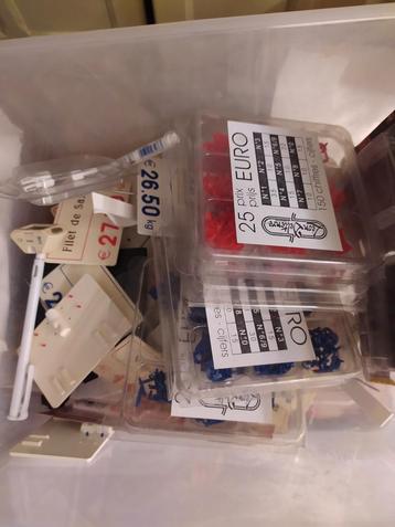 Fournitures de magasin beschikbaar voor biedingen