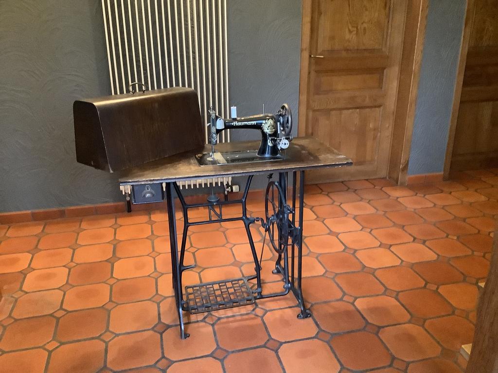 Ancienne machine à coudre « Naumann », Antiquités & Art, Antiquités | Machines à coudre, Enlèvement