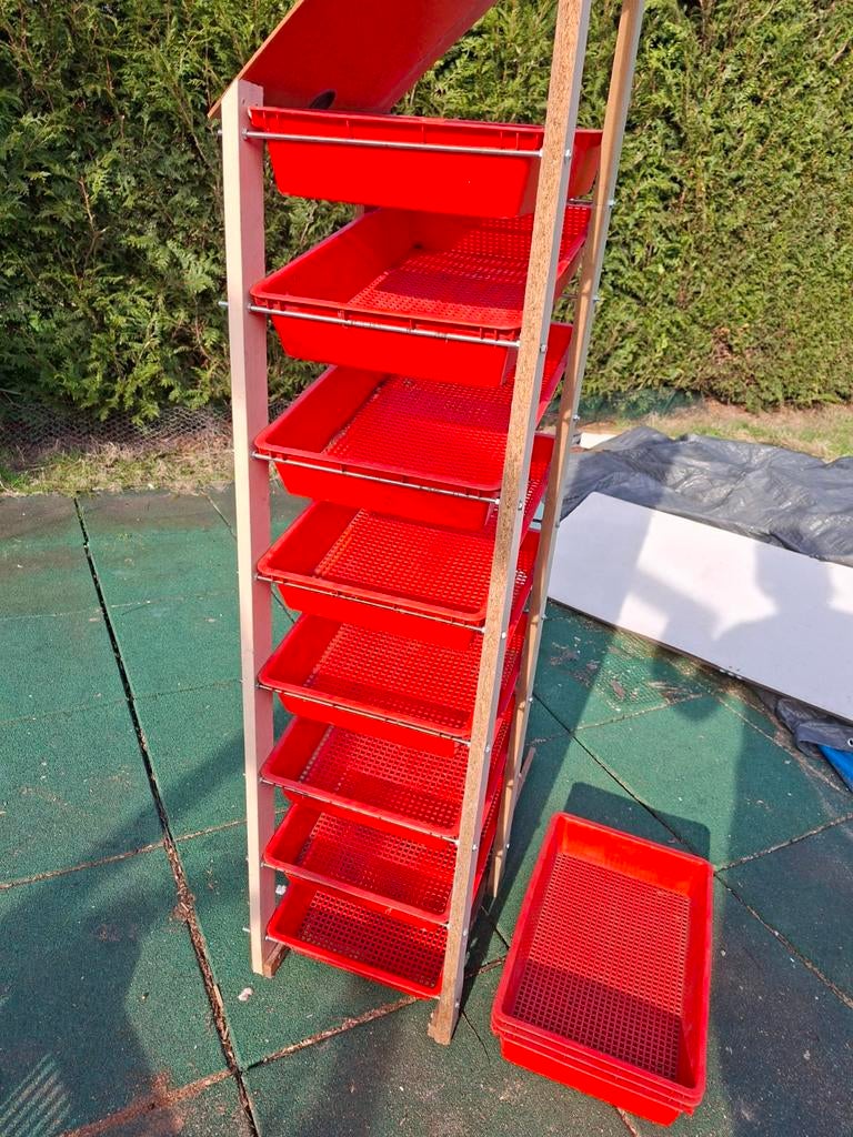 11 stapelbare bakken L 50 x B 30 met rekje erbij, Ophalen, Gebruikt, Kweekbak