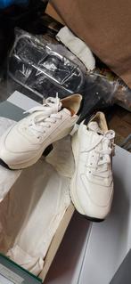 Witte lak sneaker  met ritssluiting Paul Green, Kleding | Dames, Wit, Ophalen of Verzenden, Zo goed als nieuw, Sneakers
