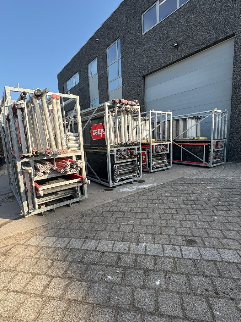 Complete Altrex stelling – volledig lot – €+51K nieuwwaarde, Enlèvement, Utilisé, Échafaudage de façade, 5 mètres de hauteur ou plus