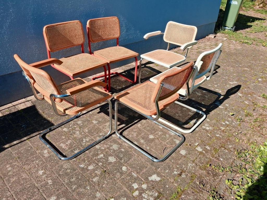 Fauteuils modèle Cesca conçus par Marcel Breuer, Enlèvement