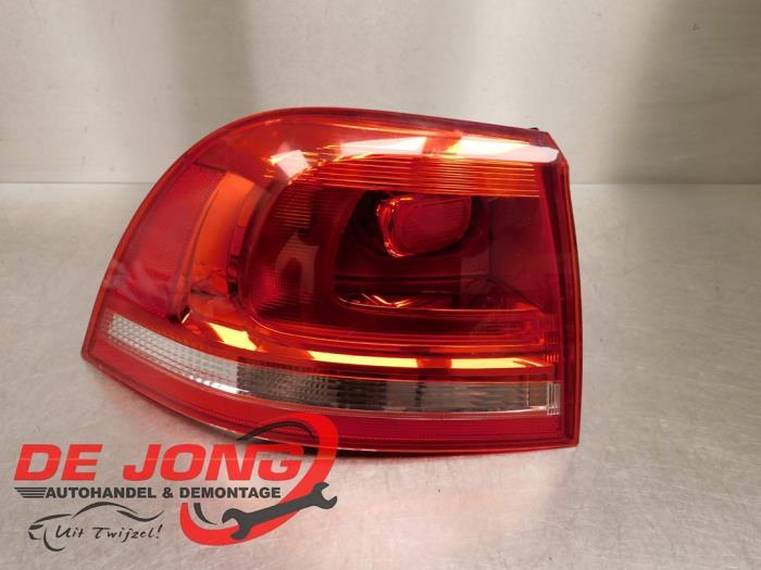 Feu arrière gauche d'un Volkswagen Touareg, Volkswagen, -, 3 mois de garantie, Utilisé