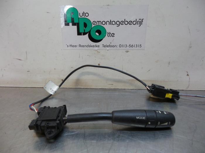 Commande radio volant d'un Peugeot 206, Autos : Pièces & Accessoires, Commande, Peugeot, Utilisé, Enlèvement ou Envoi