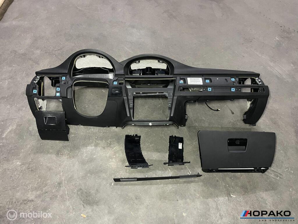 Dashboard + bekerhouders BMW 3 serie E90 E91 E92 E93 | zwart, Autos : Pièces & Accessoires, Tableau de bord & Interrupteurs, Utilisé