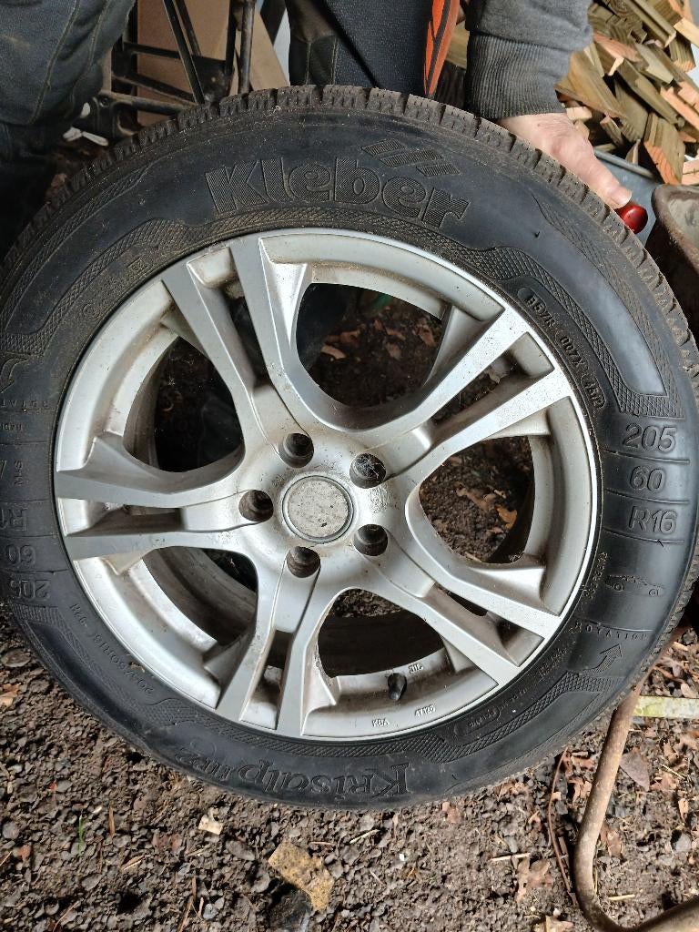 Pneu hiver opel jante 5 trous, Autos : Pièces & Accessoires, Pneus et Jantes, Pneus hiver, Autres dimensions, Enlèvement