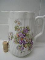 Kan in porselein, wit met bloemenmoetief, Collections, Porcelaine, Cristal & Couverts, Enlèvement, Porcelaine