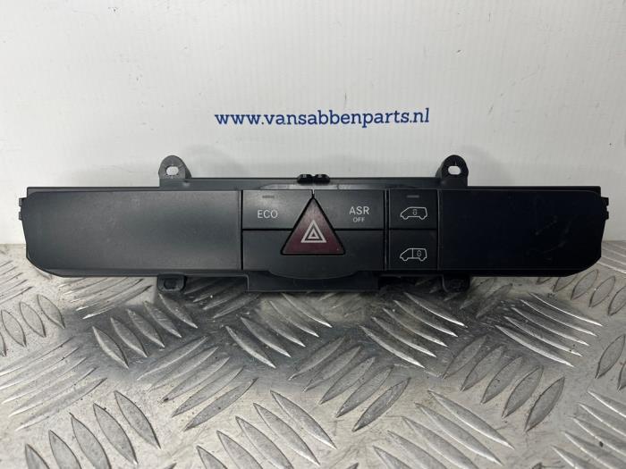 Paniekverlichtings Schakelaar van een Mercedes Sprinter, Auto-onderdelen, Dashboard en Schakelaars, Mercedes-Benz, Gebruikt, 3 maanden garantie