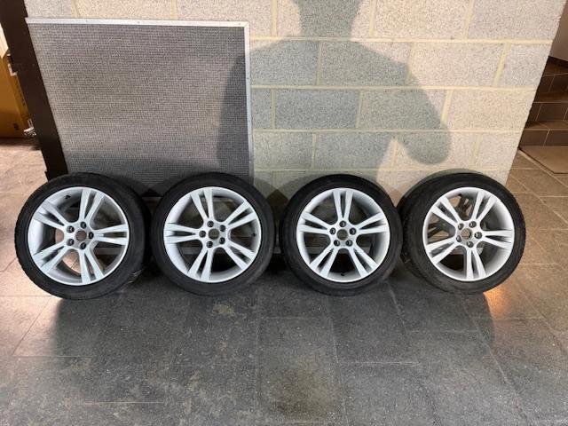 Seat 16” 5-gaats velgen met winterbanden, Auto-onderdelen, Banden en Velgen, Band(en), Winterbanden, 16 inch, 195 mm, Personenwagen