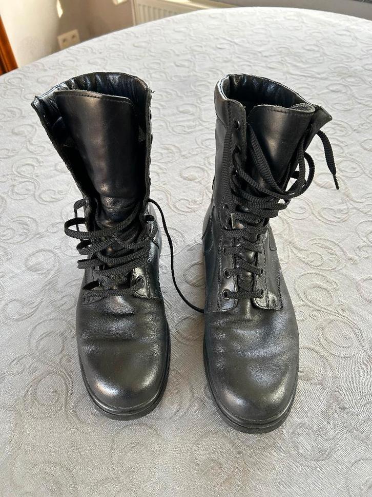 paire de combat shoes taille 43, Collections, Objets militaires | Général, Enlèvement